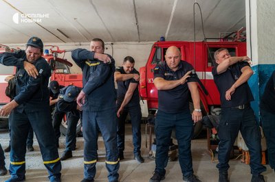Рятувальники тренуються затягувати турнікет напомацки