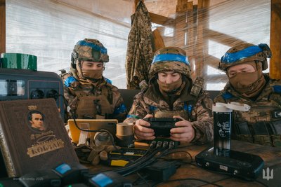Оператори БпЛА 41 ОМБр, яка перебуває у складі 16-го армійського корпусу Оператори БпЛА 41 ОМБр, яка перебуває у складі 16-го армійського корпусу