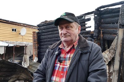 "Жінка дзвонить, каже, що ми горимо". У Шостці "шахед" влучив у двір пенсіонерів