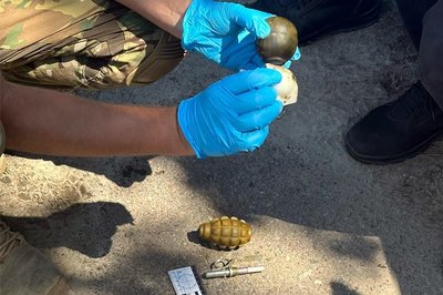 Погрожував гранатою: на Житомирщині поліцейські затримали озброєного чоловіка Погрожував гранатою: на Житомирщині поліцейські затримали озброєного чоловіка