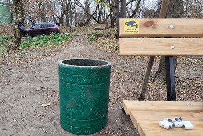 На Замковій Горі у Житомирі волонтери розпочали відновлювати понівечену вуличну локацію На Замковій Горі у Житомирі волонтери розпочали відновлювати понівечену вуличну локацію