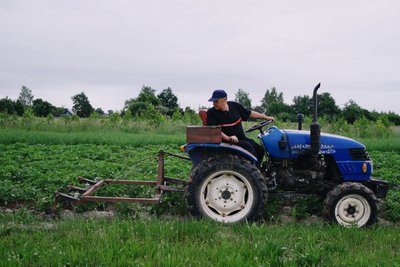 Люди виїжджають, село гине, бо ніде працювати: як живуть останні жителі села Гошів на Житомирщині Люди виїжджають, село гине, бо ніде працювати: як живуть останні жителі села Гошів на Житомирщині