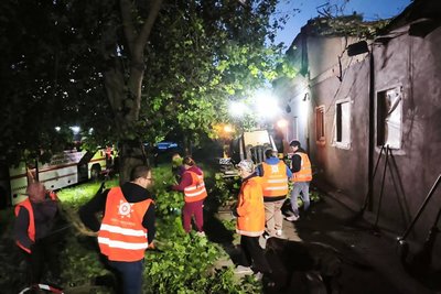 В Одесі через дронову атаку РФ пошкоджено житлові будинки та автівки В Одесі через дронову атаку РФ пошкоджено житлові будинки та автівки