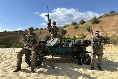 "Я мріяв тут обручку носити": боєць з Волині розповів про поранення та ампутацію руки "Я мріяв тут обручку носити": боєць з Волині розповів про поранення та ампутацію руки