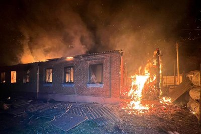 Вночі росіяни вдарили по будинку у Великому Бурлуку: постраждали троє мешканців Вночі росіяни вдарили по будинку у Великому Бурлуку: постраждали троє мешканців