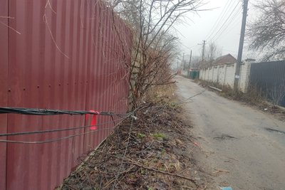 Обірвані дроти та повалені стовпи на вулиці Житомира — ремонтні бригади не приїжджають більше місяця Обірвані дроти та повалені стовпи на вулиці Житомира — ремонтні бригади не приїжджають більше місяця