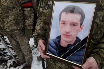 У Сумській громаді попрощалися з загиблим солдатом Богданом Федоренком