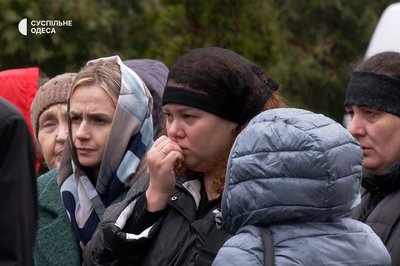 "Прикрив своїм тілом постраждалого": в Одесі попрощалися з фельдшером Сергієм Ротару "Прикрив своїм тілом постраждалого": в Одесі попрощалися з фельдшером Сергієм Ротару