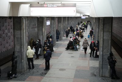 Пасажири метро у Харкові чекають на поїзди на станції "Палац спорту". Через аварію в енергосистемі потяги курсують з інтервалами 25-35 хвилин, 31 січня 2026 року Пасажири метро у Харкові чекають на поїзди на станції "Палац спорту". Через аварію в енергосистемі потяги курсують з інтервалами 25-35 хвилин, 31 січня 2026 року