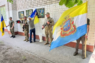 У Чорноморську відкрили меморіальну дошку загиблому захиснику Віталію Шуму У Чорноморську відкрили меморіальну дошку загиблому захиснику Віталію Шуму