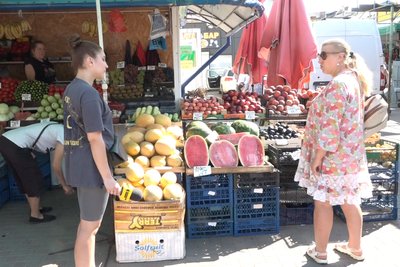 Розрізані кавуни на ринках Житомира: чи безпечно купувати — пояснюють фахівці Розрізані кавуни на ринках Житомира: чи безпечно купувати — пояснюють фахівці