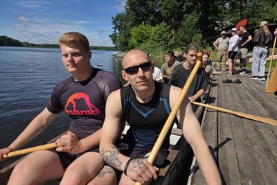 Прогулянка на "драконах": у Житомирі влаштували заплив для військових і ветеранів Прогулянка на "драконах": у Житомирі влаштували заплив для військових і ветеранів