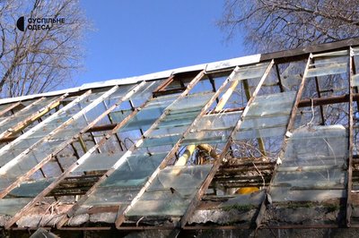 Пошкоджені усі теплиці: як відновлюється після ракетного удару Ботанічний сад Пошкоджені усі теплиці: як відновлюється після ракетного удару Ботанічний сад