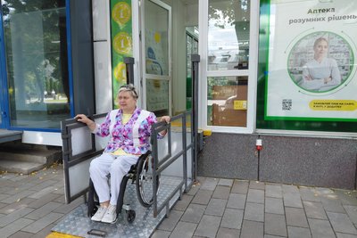 У Житомирі інспектували аптеки на доступність для людей із інвалідністю У Житомирі інспектували аптеки на доступність для людей із інвалідністю