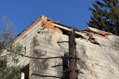 Поранений охоронець, пошкоджені будинки та освітній заклад: наслідки нічної атаки по Сумах Поранений охоронець, пошкоджені будинки та освітній заклад: наслідки нічної атаки по Сумах