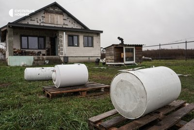 Буржуйки, газові балони, тушонка. Волонтери з Борисполя гріють та годують українських військових