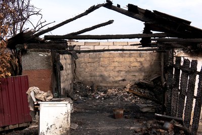 Як відновлюють будинки в селі на Житомирщині, яке постраждало 26 серпня від обстрілу росіян Як відновлюють будинки в селі на Житомирщині, яке постраждало 26 серпня від обстрілу росіян