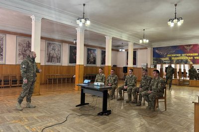 На Житомирщині курсантів військового центру навчатимуть за допомогою віртуальної реальності (VR) На Житомирщині курсантів військового центру навчатимуть за допомогою віртуальної реальності (VR)