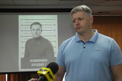 На Житомирщині депутати звинувачують голову громади у зловживаннях — очільник громади заперечує На Житомирщині депутати звинувачують голову громади у зловживаннях — очільник громади заперечує