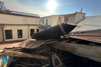 Пошкоджені будинки, склади та поранені: прокуратура розслідує атаку на Одесу Пошкоджені будинки, склади та поранені: прокуратура розслідує атаку на Одесу