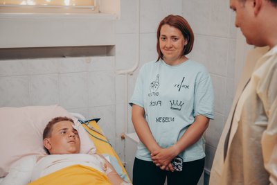 Хлопчик, поранений під час обстрілу Покровська 7 серпня Хлопчик, поранений під час обстрілу Покровська 7 серпня