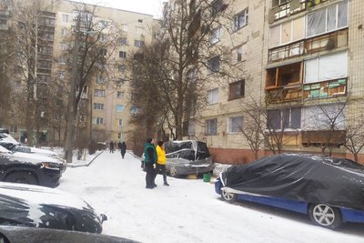 У Вишневому ліквідовують наслідки ракетної атаки. Постраждалим забезпечили ночівлю та харчування У Вишневому ліквідовують наслідки ракетної атаки. Постраждалим забезпечили ночівлю та харчування