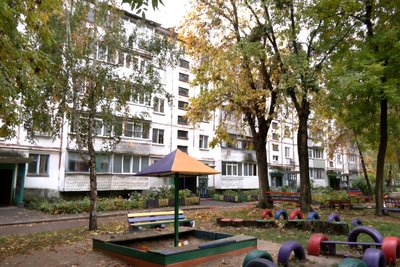 У Житомирі невідомі пошкодили автівки у дворі: поліцейські проводять перевірку У Житомирі невідомі пошкодили автівки у дворі: поліцейські проводять перевірку