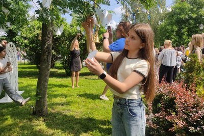 "Тиша, що говорить"— у Житомирі вшанували пам'ять дітей, які загинули внаслідок російсько-української війни "Тиша, що говорить"— у Житомирі вшанували пам'ять дітей, які загинули внаслідок російсько-української війни