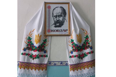 "Буває і до ранку вишиваю", — Валерій Кириченко з Житомирщини захопився вишивкою понад 50 років тому "Буває і до ранку вишиваю", — Валерій Кириченко з Житомирщини захопився вишивкою понад 50 років тому