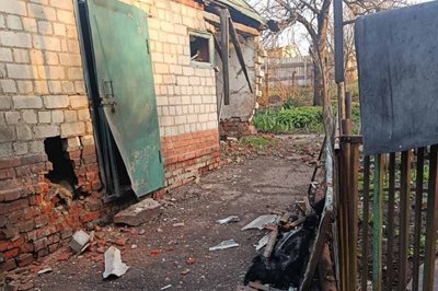 Російський FPV-дрон на оптоволокні пошкодив будинок у Слатиному, 15 квітня 2026 року Російський FPV-дрон на оптоволокні пошкодив будинок у Слатиному, 15 квітня 2026 року
