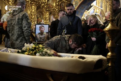 У Києві попрощалися з військовим та активістом Павлом Петриченком У Києві попрощалися з військовим та активістом Павлом Петриченком