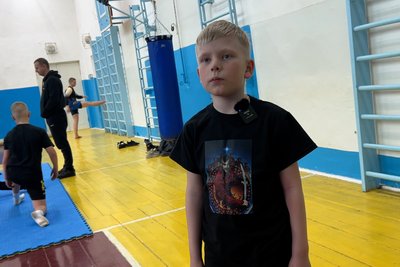 Ветеран навчає дітей двоборству у Дубні на Рівненщині Ветеран навчає дітей двоборству у Дубні на Рівненщині
