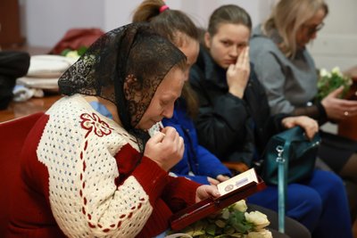 Чотирьом родинам загиблих захисників з Хмельниччини вручили державні нагороди Чотирьом родинам загиблих захисників з Хмельниччини вручили державні нагороди