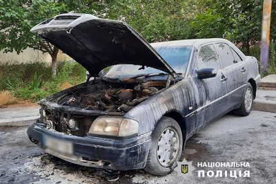 В Одесі затримали чоловіка, якого підозрюють у підпалі автівки військової "на замовлення" В Одесі затримали чоловіка, якого підозрюють у підпалі автівки військової "на замовлення"