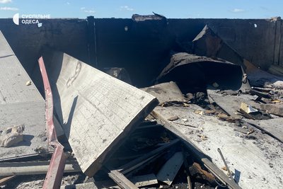 Унаслідок російської атаки на Одещину пошкоджено будівлю СТО: фото наслідків Унаслідок російської атаки на Одещину пошкоджено будівлю СТО: фото наслідків
