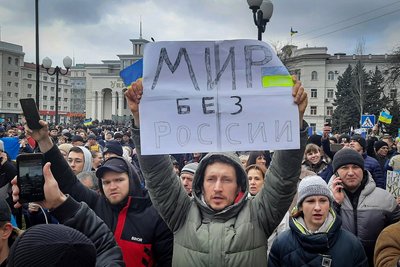 Херсон чинив спротив окупації, тримався і вистояв. Місто — герой України: два роки потому Херсон чинив спротив окупації, тримався і вистояв. Місто — герой України: два роки потому