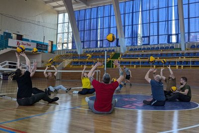 У Луцьку стартували тренування з волейболу сидячи для військових У Луцьку стартували тренування з волейболу сидячи для військових