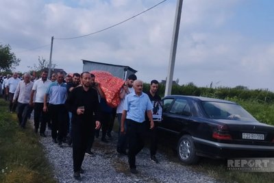 В Азербайджані попрощалися з 23-річною Фатімою Гусейновою, студенткою Харківського національного медичного університету, яка загинула внаслідок російського авіаудару по Харкову В Азербайджані попрощалися з 23-річною Фатімою Гусейновою, студенткою Харківського національного медичного університету, яка загинула внаслідок російського авіаудару по Харкову