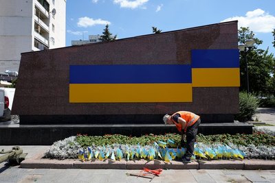 Стела біля Пам'ятник радянському солдату, червень 2024 року, Харків Стела біля Пам'ятник радянському солдату, червень 2024 року, Харків