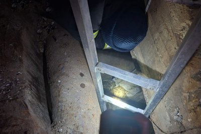 Упав у занедбаний каналізаційний колодязь — на Житомирщині врятували песика Упав у занедбаний каналізаційний колодязь — на Житомирщині врятували песика