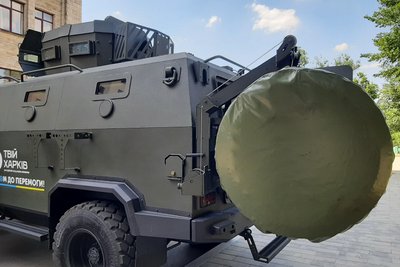 Має захист від мін та оснащений великокаліберним кулеметом: спецпризначенці Харківщини отримали бронетранспортер "Козак" Має захист від мін та оснащений великокаліберним кулеметом: спецпризначенці Харківщини отримали бронетранспортер "Козак"