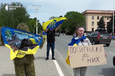 "Не мовчи — полон вбиває": у місті на Одещині відбулась акція на підтримку військовополонених "Не мовчи — полон вбиває": у місті на Одещині відбулась акція на підтримку військовополонених