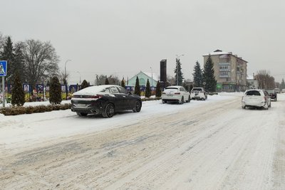 Снігові замети та нерозчищені дороги — як у громаді на Житомирщині долають наслідки негоди Снігові замети та нерозчищені дороги — як у громаді на Житомирщині долають наслідки негоди
