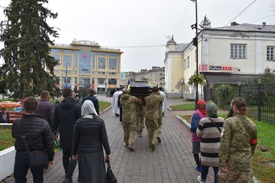 У Луцьку попрощалися з полеглим 33-річним військовим Андрієм Савчуком У Луцьку попрощалися з полеглим 33-річним військовим Андрієм Савчуком