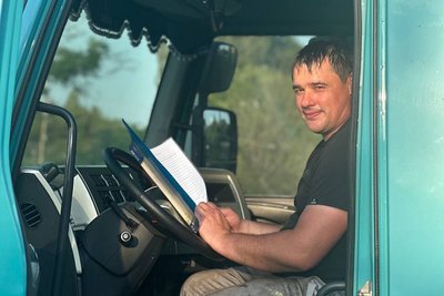 "Він повернувся з війни і возив зерно": історія далекобійника, який загинув під час удару РФ по порту на Одещині "Він повернувся з війни і возив зерно": історія далекобійника, який загинув під час удару РФ по порту на Одещині