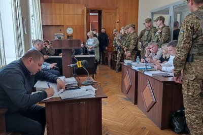 Запобіжні заходи і допит потерпілих: в Житомирі триває судовий процес над 10 чоловіками з Коростишева Запобіжні заходи і допит потерпілих: в Житомирі триває судовий процес над 10 чоловіками з Коростишева