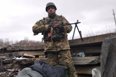"Ми воюємо за тих людей, які ідуть за гробами", — Віктор Загурський, військовослужбовець ЗСУ із Житомира "Ми воюємо за тих людей, які ідуть за гробами", — Віктор Загурський, військовослужбовець ЗСУ із Житомира