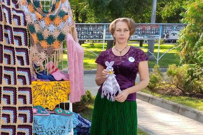 "Людина попросила, я якщо не зв’яжу, то сама не своя": мати і донька з Синельниківщини в’яжуть шкарпетки для військових "Людина попросила, я якщо не зв’яжу, то сама не своя": мати і донька з Синельниківщини в’яжуть шкарпетки для військових