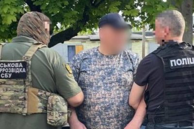 У Харкові затримали чоловіка за організацію незаконного виїзду за кордон для військовозобов'язаного У Харкові затримали чоловіка за організацію незаконного виїзду за кордон для військовозобов'язаного