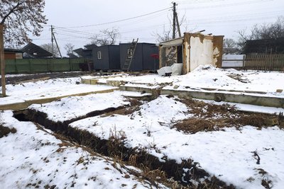 На Київщині благодійники встановлюють модульні будинки для людей, що втратили дім під час бойових дій На Київщині благодійники встановлюють модульні будинки для людей, що втратили дім під час бойових дій